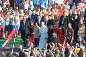  Papa Francesco attraversa la Porta Santa realizzata presso il Campus Misericordiae
