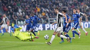 Juventus' Miralem Pjanic (C) in action during the UEFA Champions League group H soccer match Juventus FC vs Olympique Lyon at the Juventus Stadium in Turin, Italy, 02 November 2016. ANSA/ALESSANDRO DI MARCO